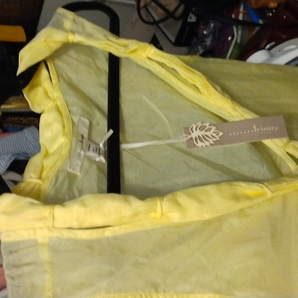 Trinity women's canary yellow sleeveless top Sz Medium - Picture 6 of 17